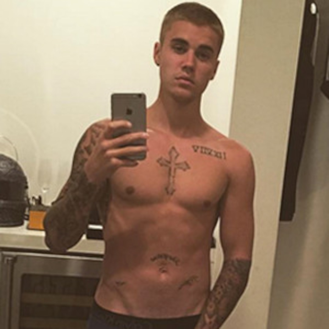 Justin bieber grabs his dick Justin bieber grabs his dick